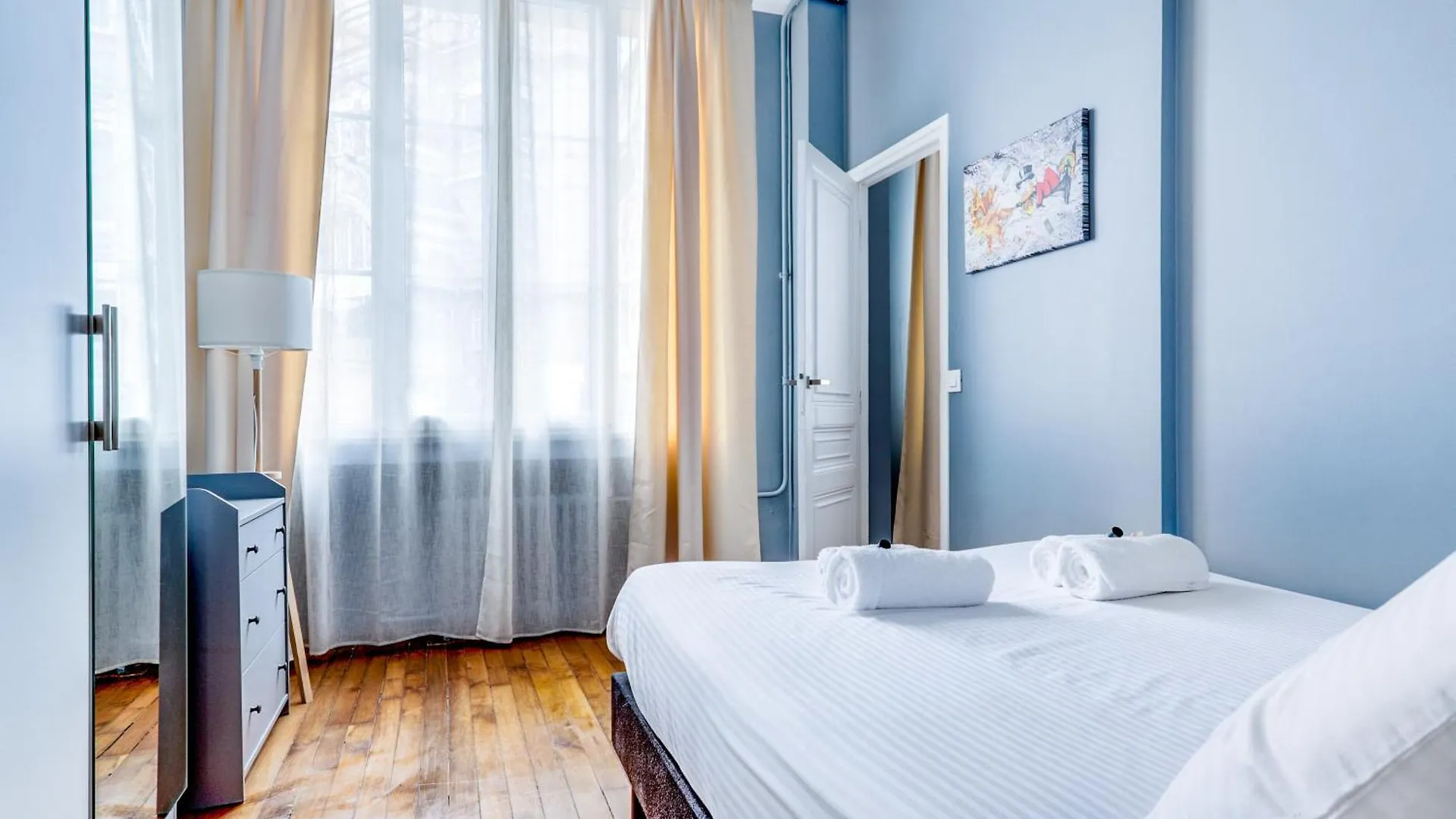 Buttes-Chaumont - Fully-Equipped Apartment Paris 0*,